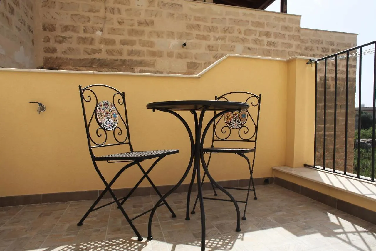 Guest house Gli Archi Garden Rooms Favignana